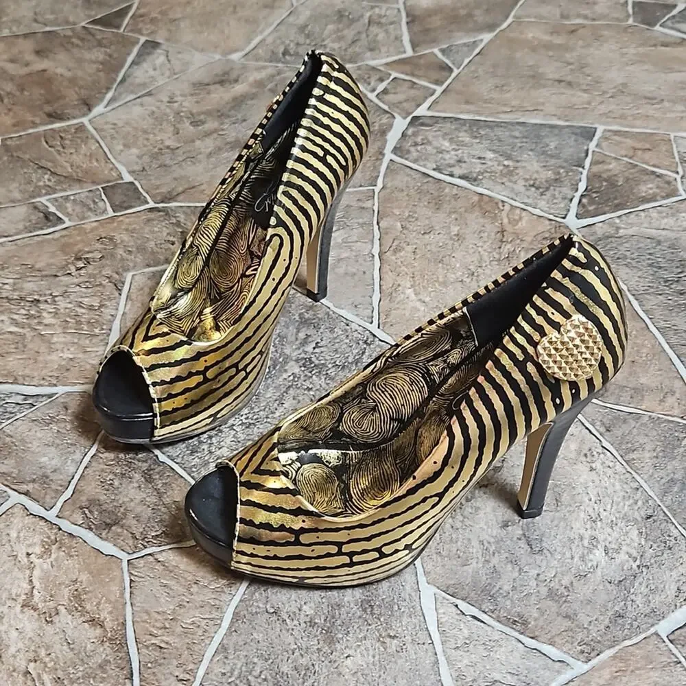 New in Box Iron Fist Ladies Hands Off Peeptoe Platform Gold Heels Sz 5